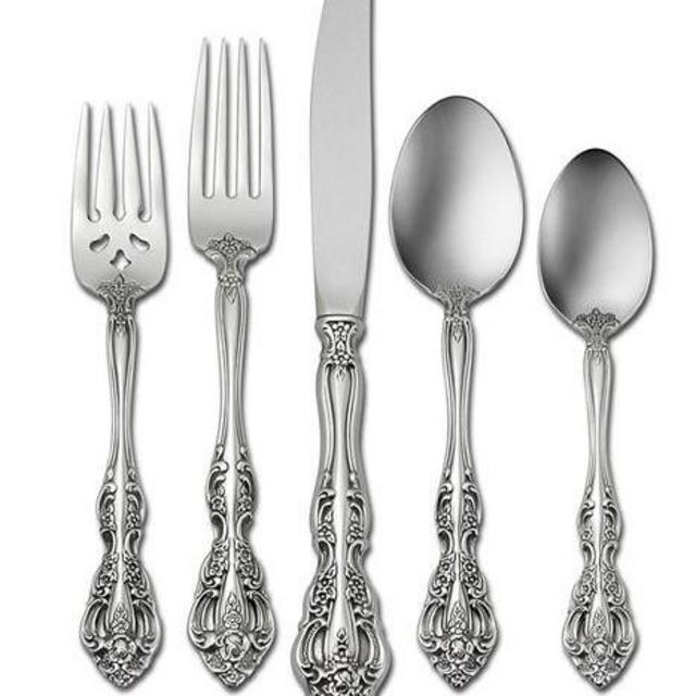 Oneida Michelangelo Traditional 45-Piece Stainless Steel Flatware Set