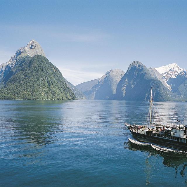 Milford Sound Nature Cruise (New Zealand)