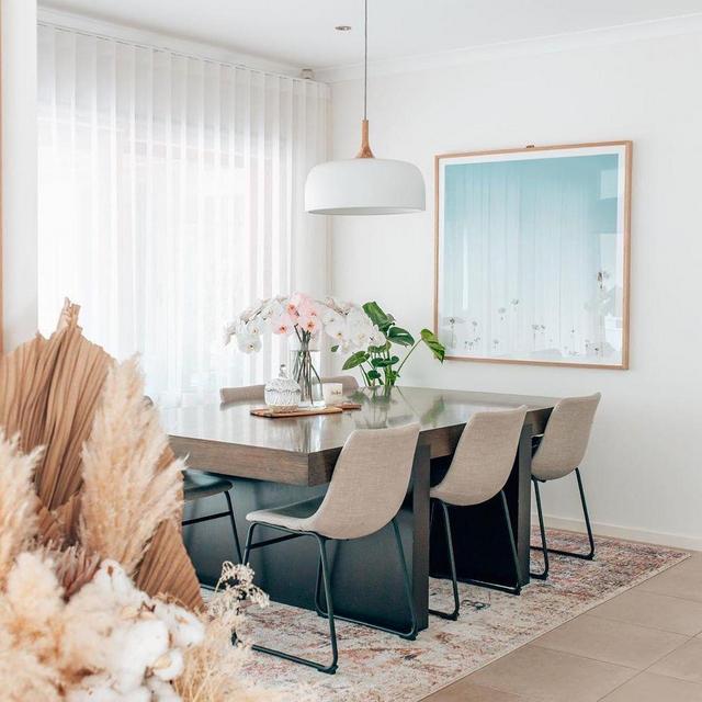 Dining Room Table & Chairs