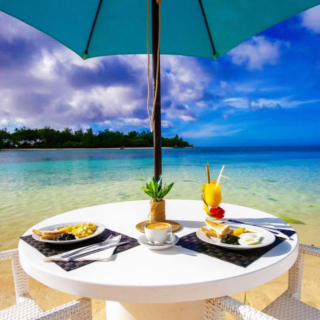 Breakfast on the beach