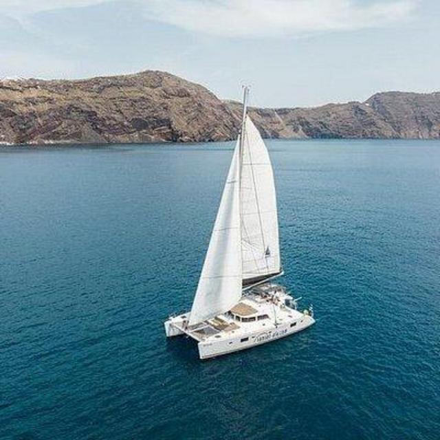 Boat Excursion in Santorini for Two