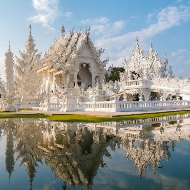 Tours around Thailand's temples