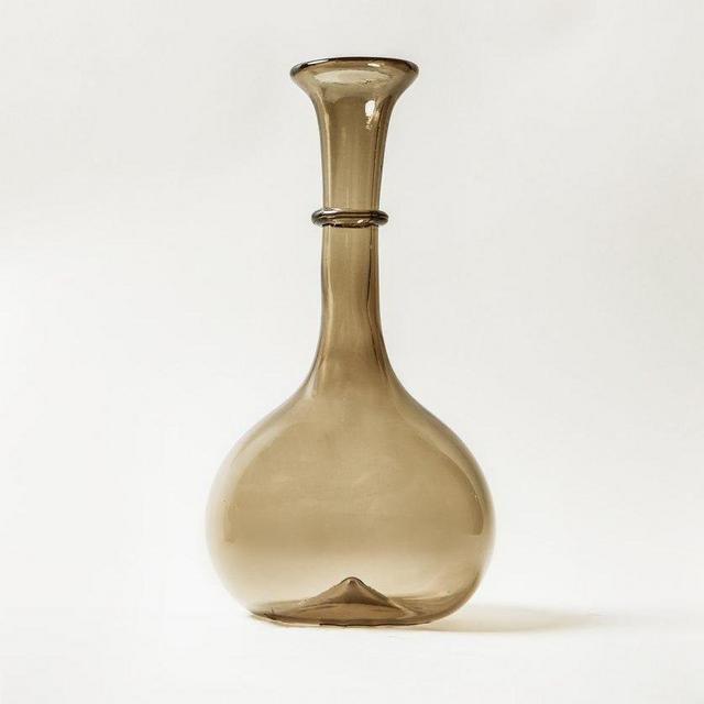 Round Bottom Decanter - Color: SMOKE