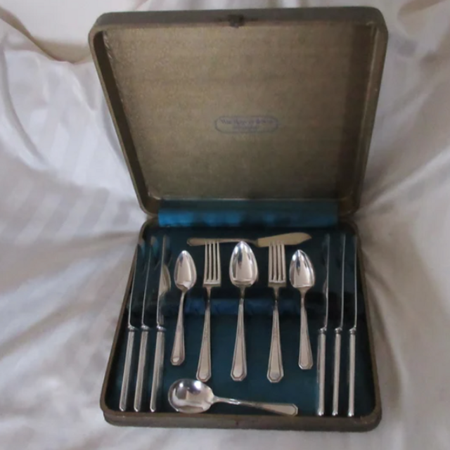 Service for 6, Mayfair Silverplate WM Rogers