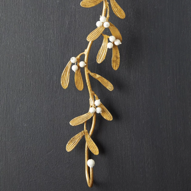 Gilded Mistletoe Wreath Hanger