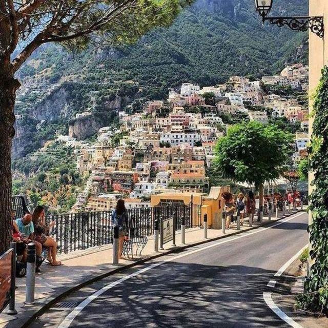 Historic Walking Tour in Positano