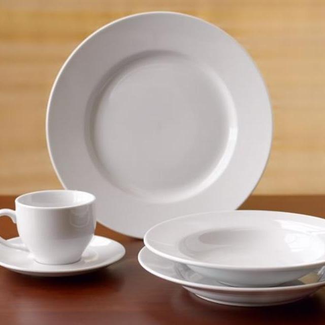 Pottery Barn 20 Piece Great White Rim Dinnerware