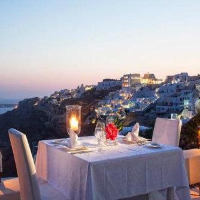 Romantic Dinners in Santorini