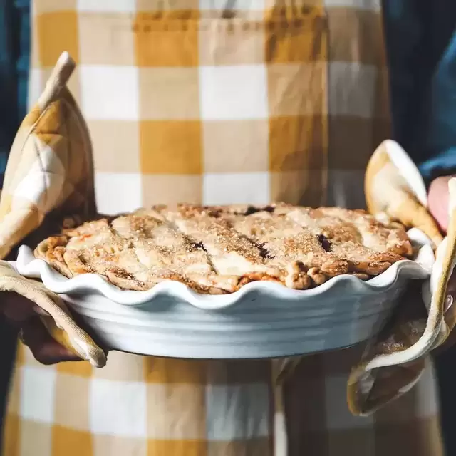 Classic Baker's Pie Dish