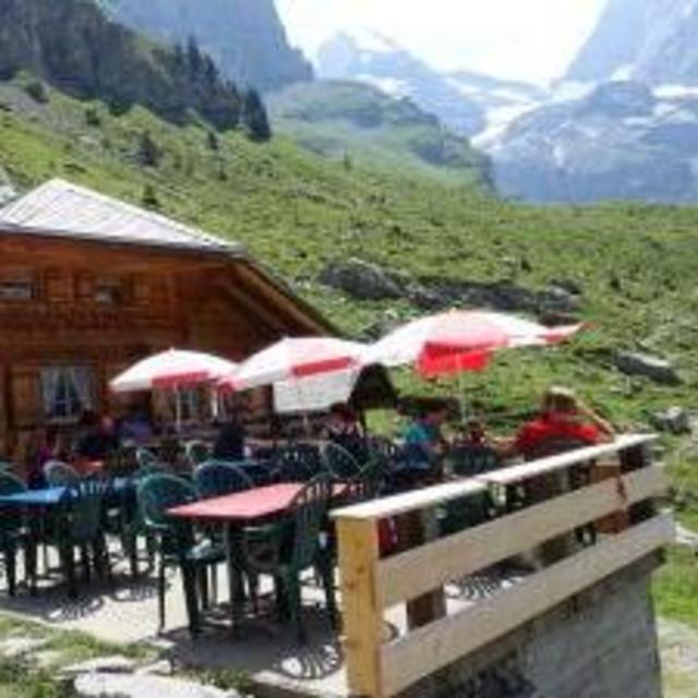 Honeymoon- Kandersteg- Drinks at Berghaus Unterbärgli