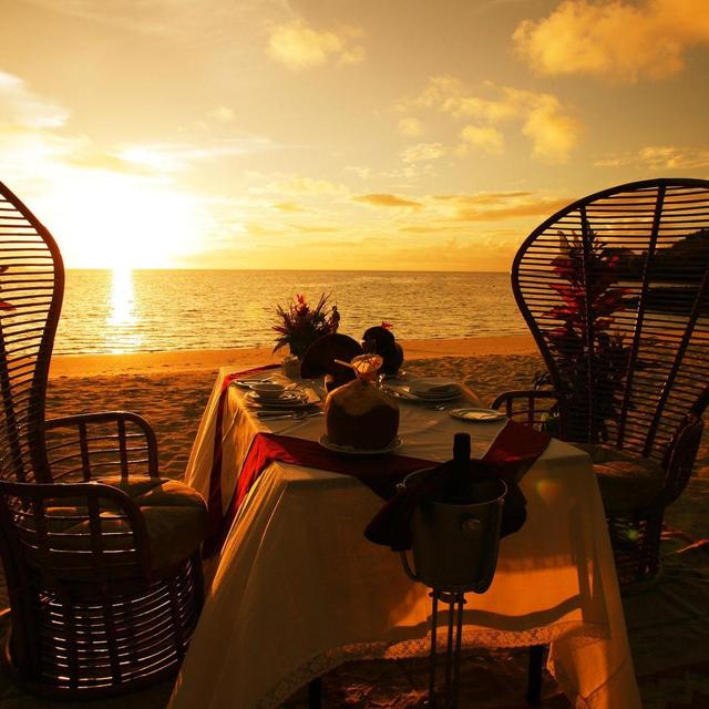 Hawaii Honeymoon: Romantic Dinner Dates