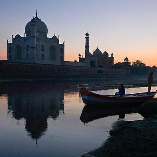 Yamuna River boat cruise past Taj Mahal (2 people)