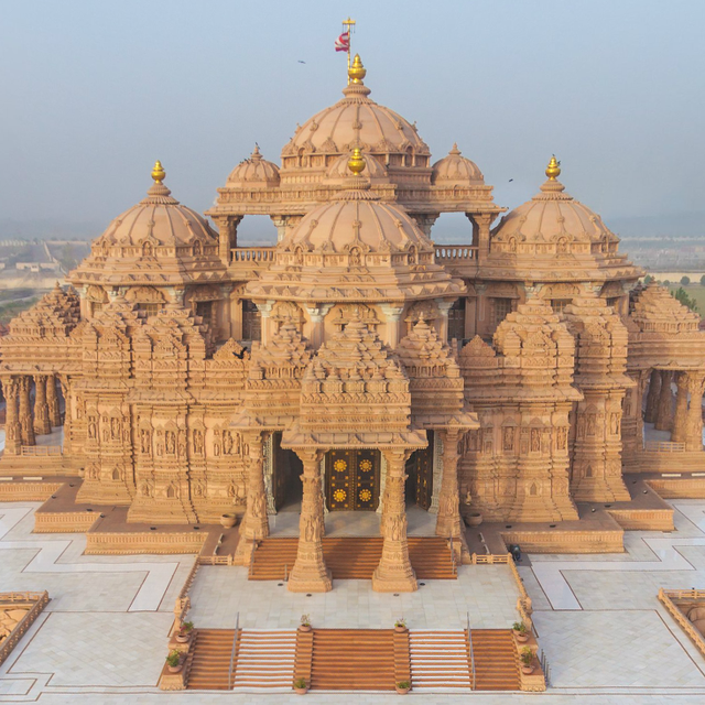 Swaminarayan Akshardham temple and holy site tour with water show