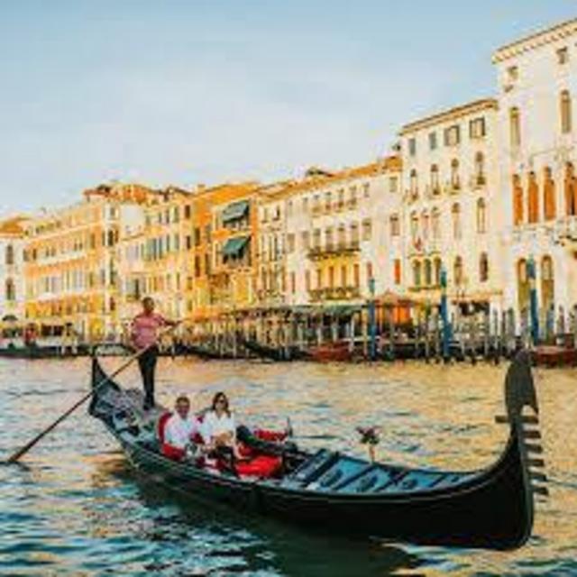 Venice: St. Mark's Basilica, Doge Palace, and Gondola Ride