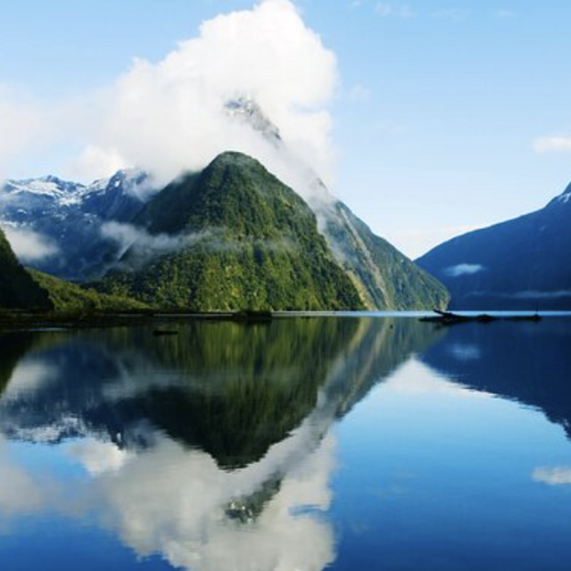 Guided day hike/excursion in Te Anau