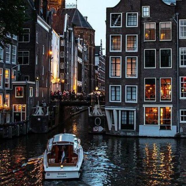 Amsterdam: Canal-Side Boutique Hotel