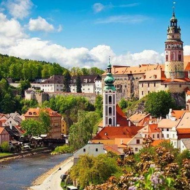 Cesky Krumlov full day guided tour from Prague