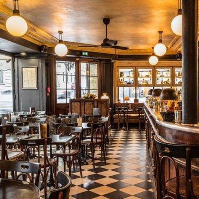Lunch at Les Antiquaries