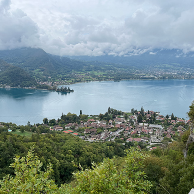 Bike rental for riding around the Lac d'Annecy
