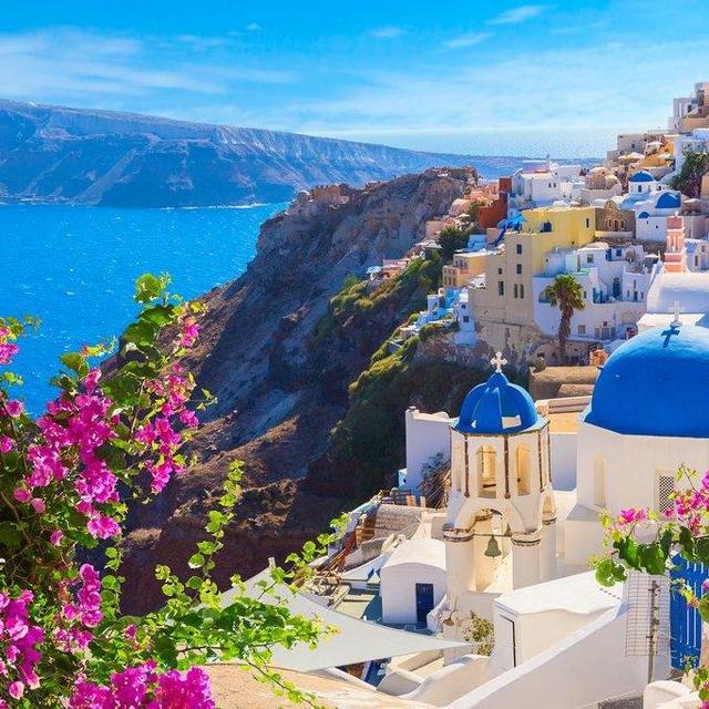 Cliffside Brunch in Santorini