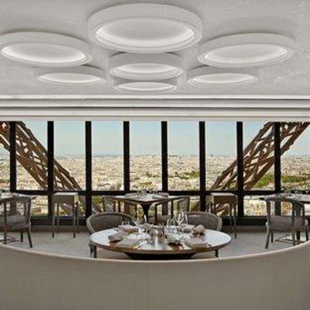 Paris Lunch at Le Jules Vernes