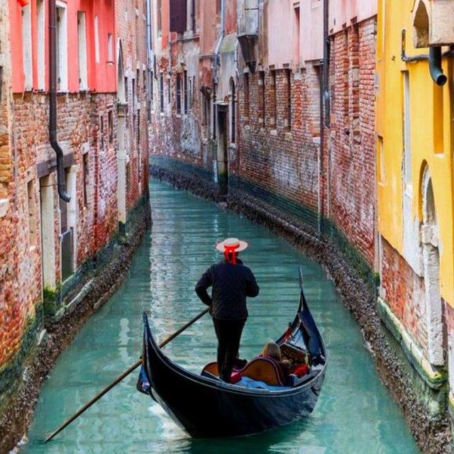 Venice gondola ride
