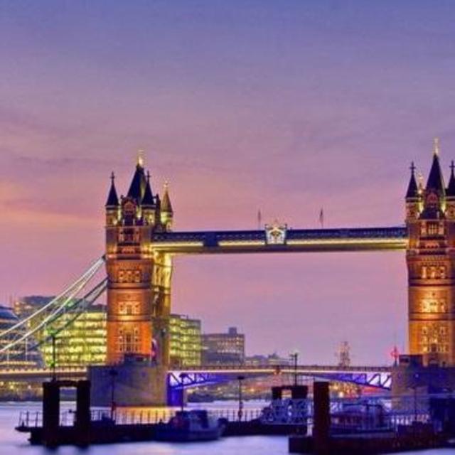 London Showboat Dinner Cruise