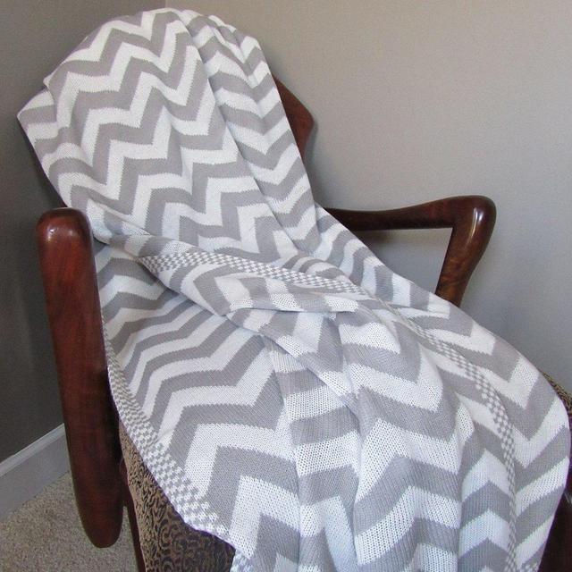Chevron Pattern Knitted Throw Blanket (Grey Color)