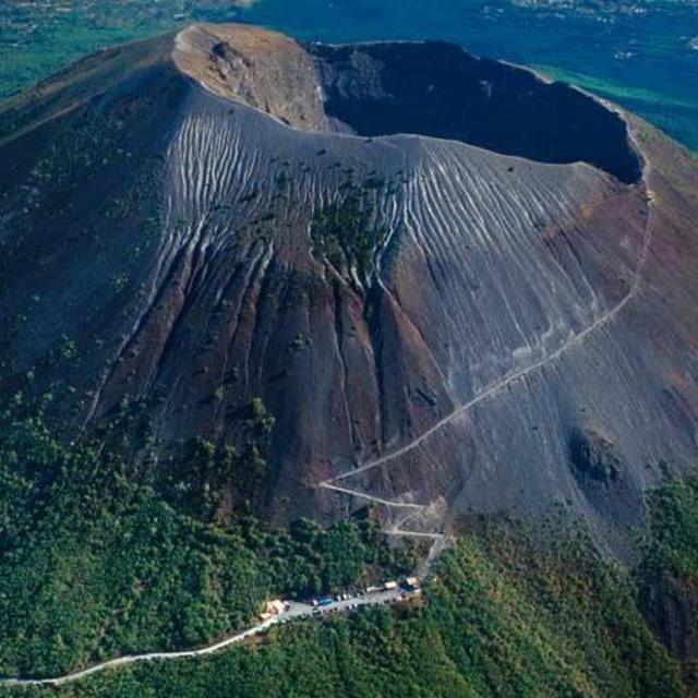 Hiking Mt. Vesuvius - Naples