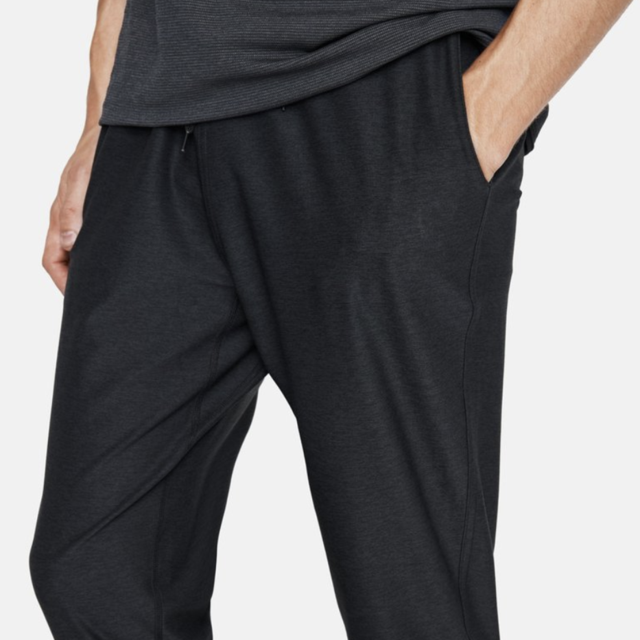 Long-haul Flight Bottoms: Groom