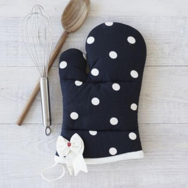 Dotty Bow Vintage-Inspired Oven Mitt