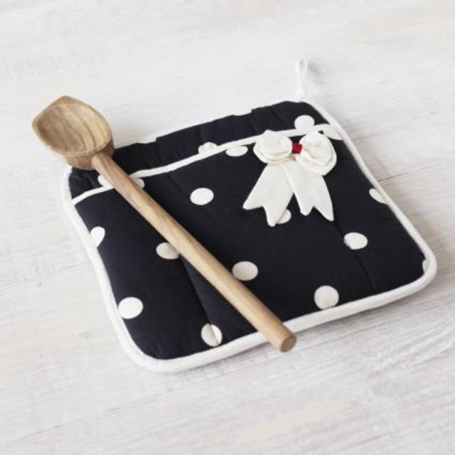 Dotty Bow Vintage-Inspired Pot Holder