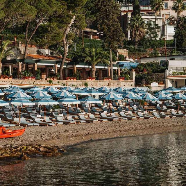 Drinks at Hotel Beach Club on Honeymoon