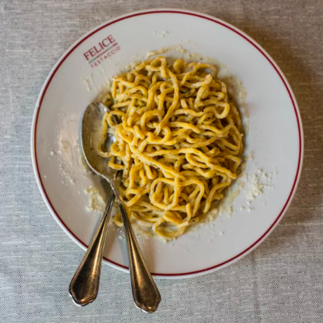 Cacio e Pepe and a Bottle of Wine at Felice in Rome