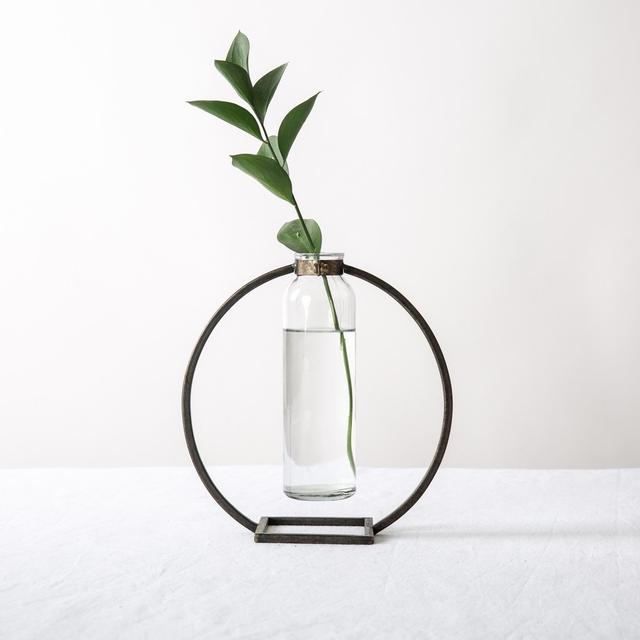 Elise Vase