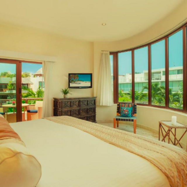 4 nights at Porto Playa Condo Hotel and Beach Club