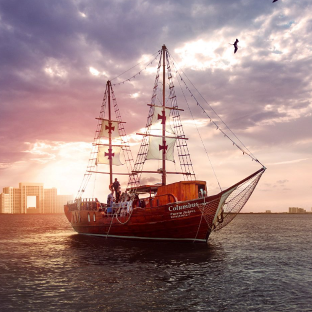 Columbus Galleon: Romantic Honeymoon Dining Experience in Cancun