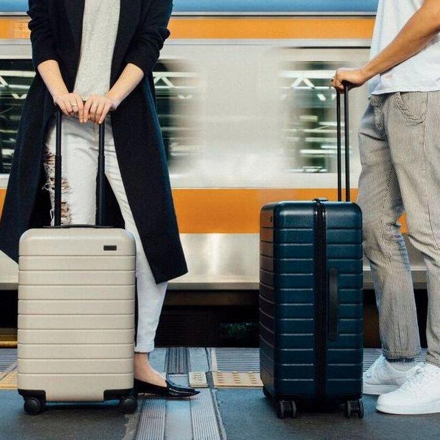 *Away Luggage* - URGENT - Two Bigger Carry-Ons