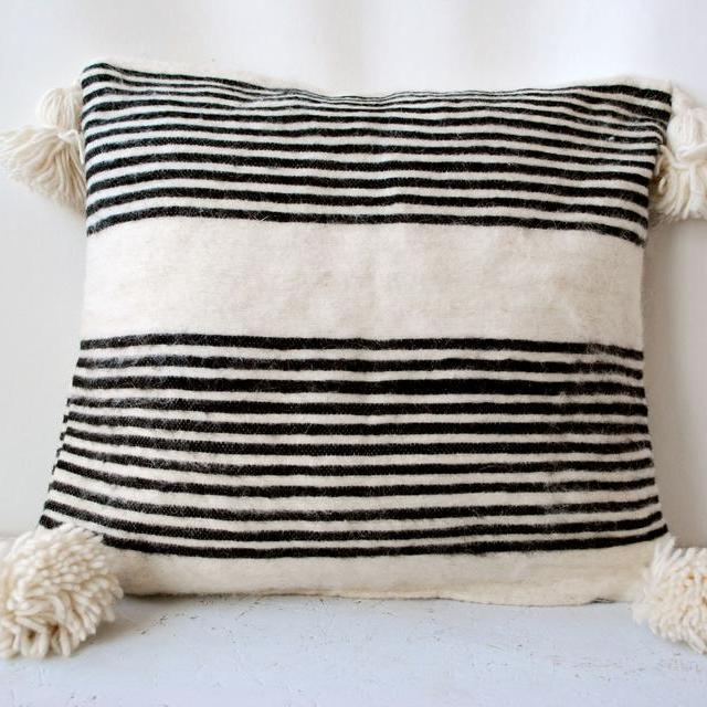 STRIPED WOOL CUSHION III • CALMACHICA