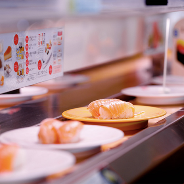 Kaitenzushi (Conveyor Belt Sushi) Lunch in Japan