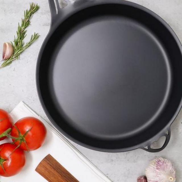 Seasoned 12 inch Seamless Iron Skillet