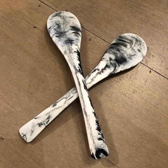 BLACK AND WHITE RESIN SWIRL SERVERS