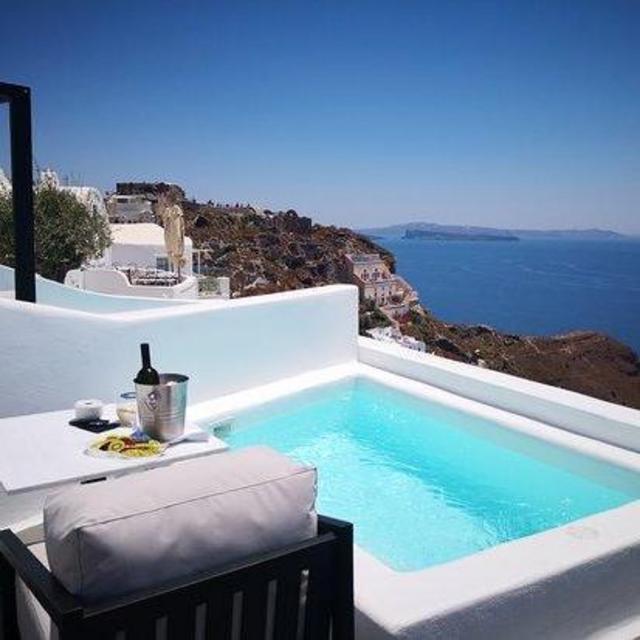 Upgrade to the Honeymoon Suite