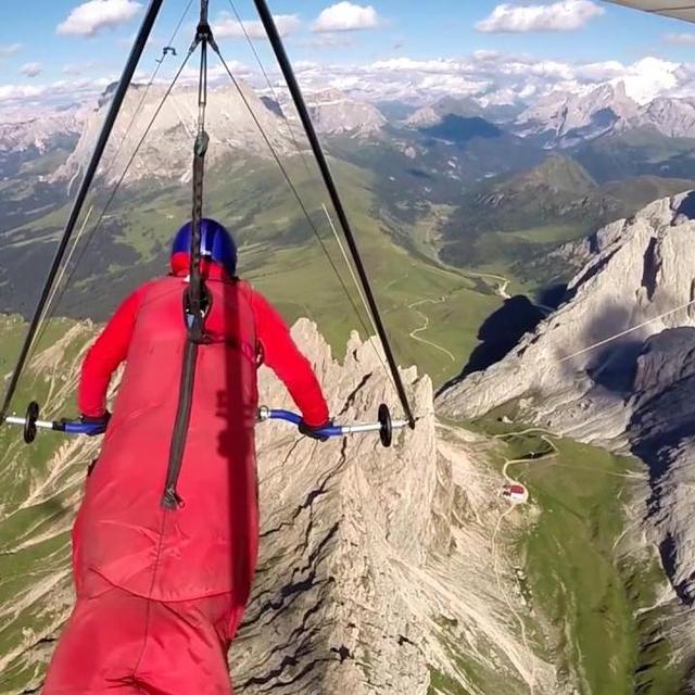 Hang Gliding over the Alps!