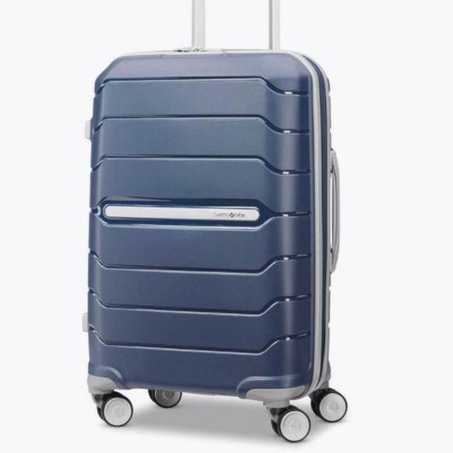 Samsonite Freeform 21" Carry-on Spinner Navy