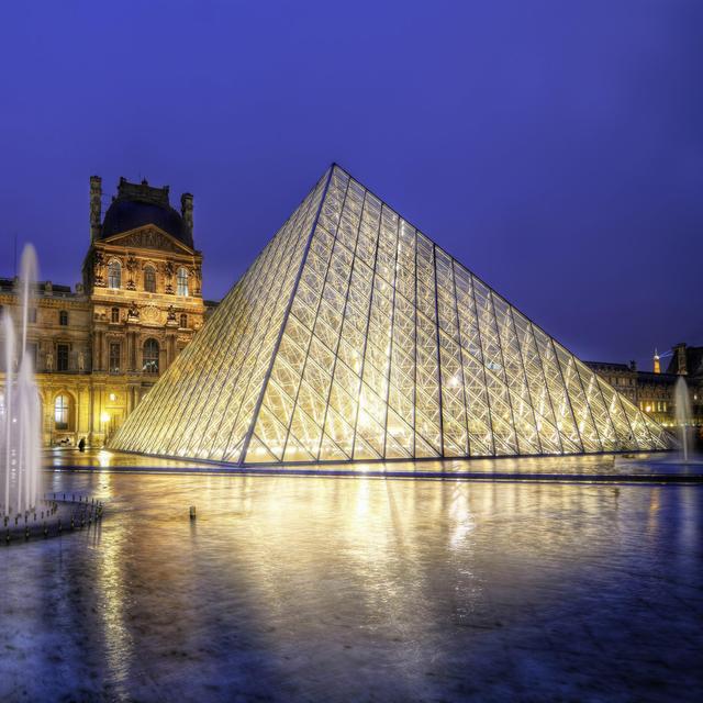 Skip The Line: Evening Louvre Tour and Wine Tasting