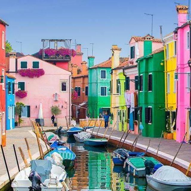 Day trip to Murano and Burano Islands!