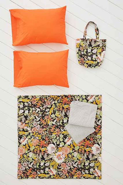 Plum & Bow Mila Allover Floral Duvet Snooze Set - Urban Outfitters