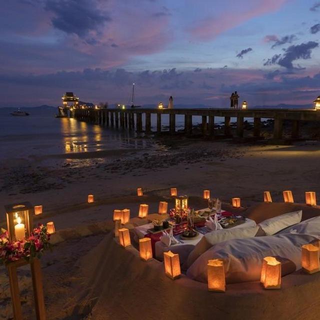 Romantic Beach Dinner