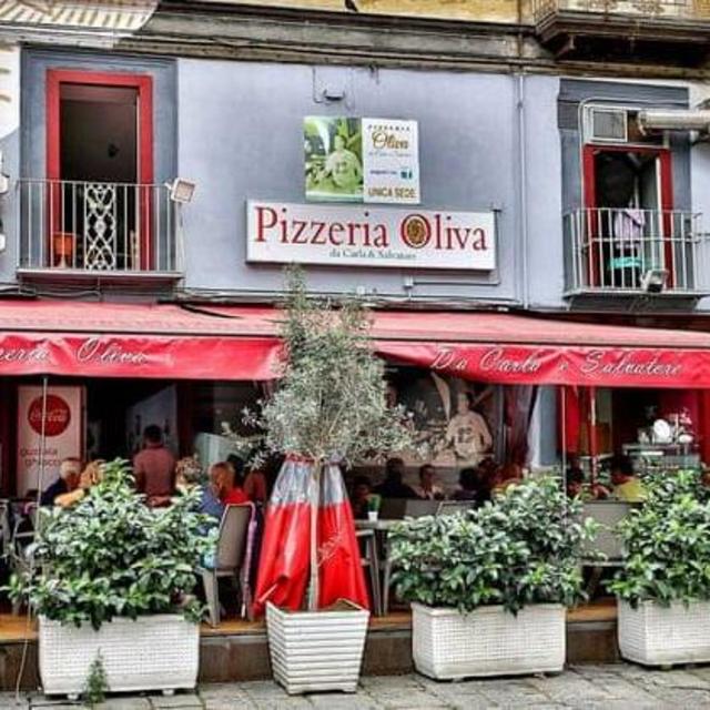 Pizza and Wine Lunch in Naples, Italy